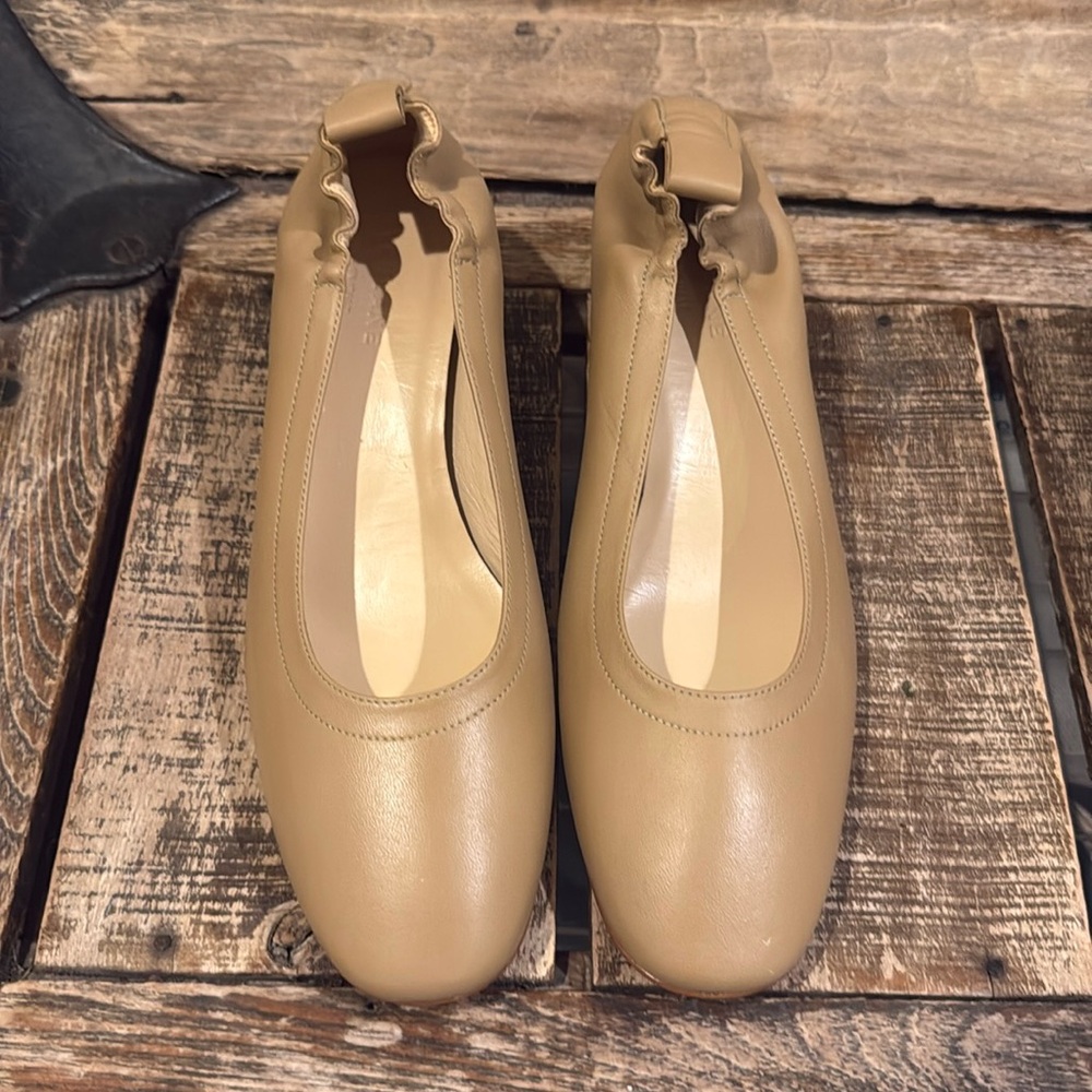 NEW Everlane Light Taupe Tan Italian Leather Day Heel in Size 8.5